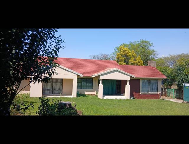 3 BEDROOM FREEHOLD FOR SALE IN SUNNYRIDGE